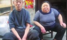 拾荒夫妻40年拾养9名弃婴 一墙奖状是孩子们回馈的礼物